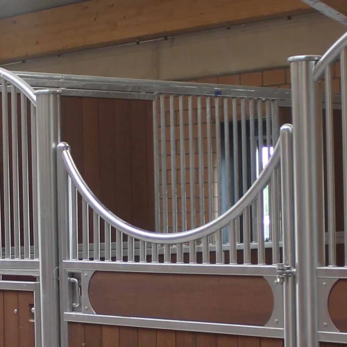 Laake_Horse-Stall-Front-Costa-example-look-out