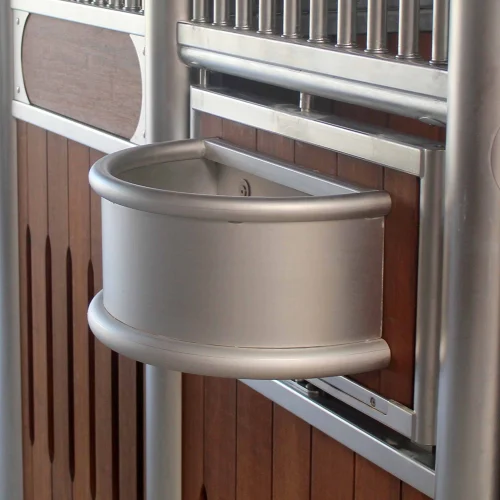 Laake_Horse-Stall-Front-Costa-example-pivoting feeding trough