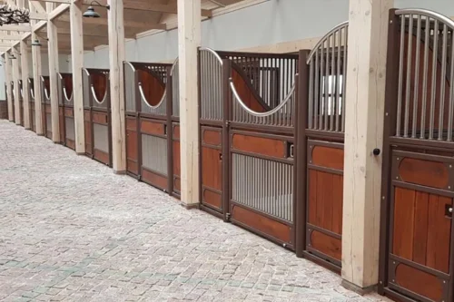 Laake_Horse-Stall-Front-Costa-gallery-2