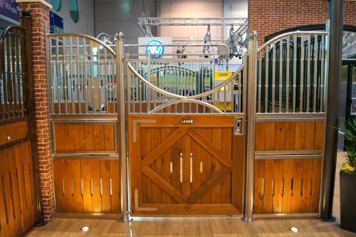 Laake_Horse-Stall-Front-Enca-gallery-1