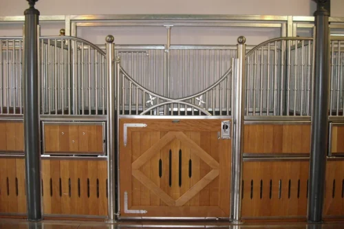 Laake_Horse-Stall-Front-Enca-gallery-2