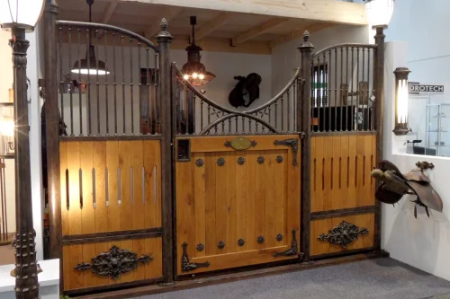 Laake_Horse-Stall-Front-Enca-gallery-3