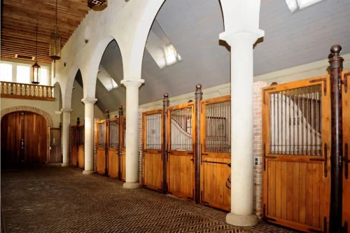 Laake_Horse-Stall-Front-Gut-Einhaus-Example