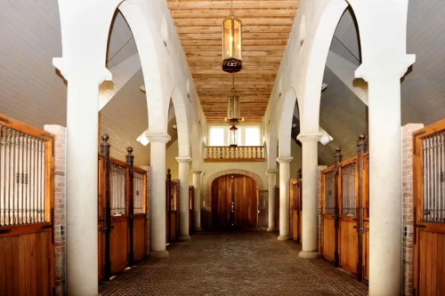 Laake_Horse-Stall-Front-Gut-Einhaus-gallery-3