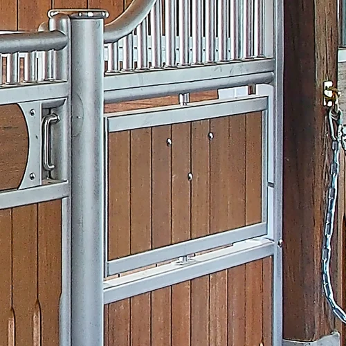 Laake_Horse-Stall-Front-Gut-Roest-custom-pivoting-feeding-trough