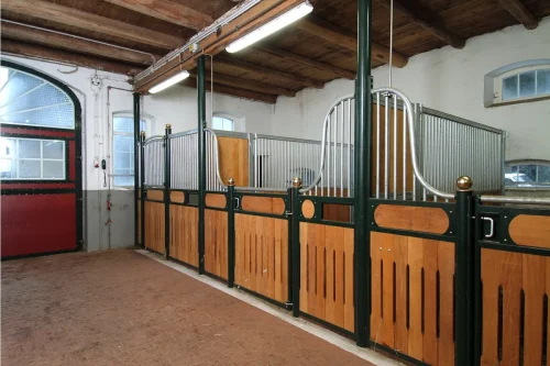 Laake_Horse-Stall-Front-Gut-Roest-gallery-5