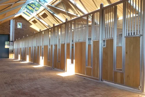 Laake_Horse-Stall-Front-Laufstall-gallery-1