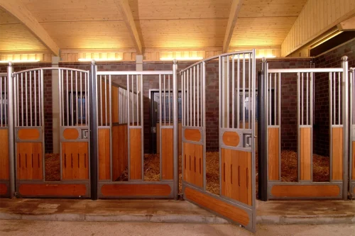 Laake_Horse-Stall-Front-Laufstall-gallery-2