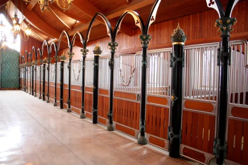 Laake_Horse-Stall-Front-Lebenstraum-example