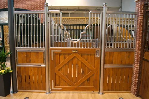 Laake_Horse-Stall-Front-Lebenstraum-gallery-4