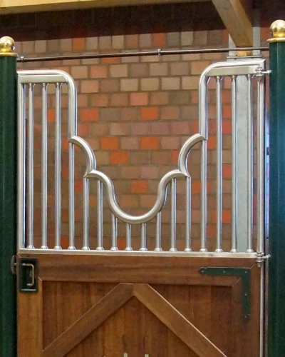 Laake_Horse-Stall-Front-Lebenstraum-look-out