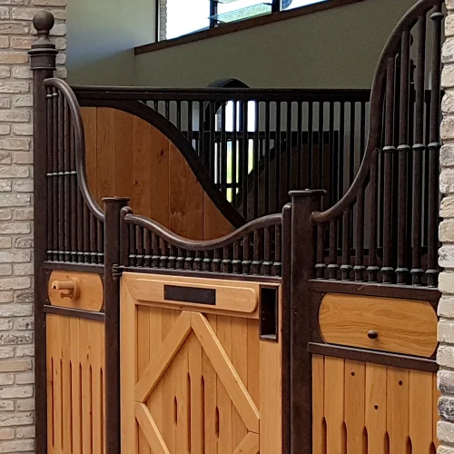 Laake_Horse-Stall-Front-Polderhof-example-1-curved-lookout