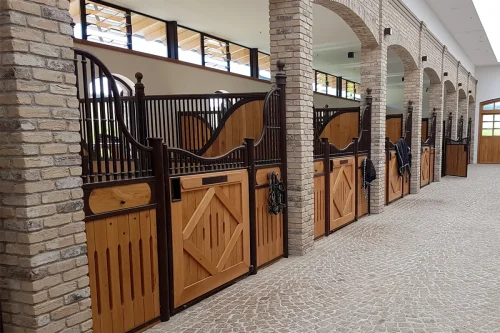 Laake_Horse-Stall-Front-Polderhof-example-1