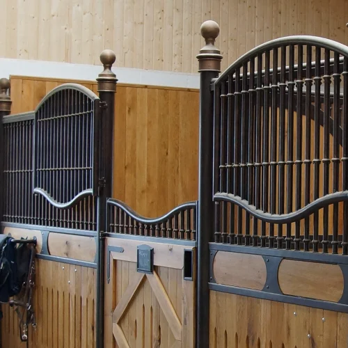 Laake_Horse-Stall-Front-Schouten-example-1-open upper door entirely