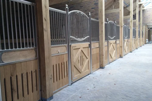 Laake_Horse-Stall-Front-Schouten-gallery-3