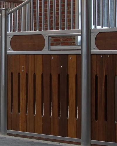 Laake_Horse-Stall-Front-Stortebecker-open-feeding-hatch